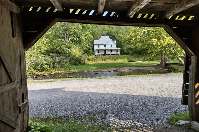 2.5-3 hour Smoky Mountain Cherokee Blue Ridge Parkway Safari tour - Starting in Maggie Valley, not downtown Asheville