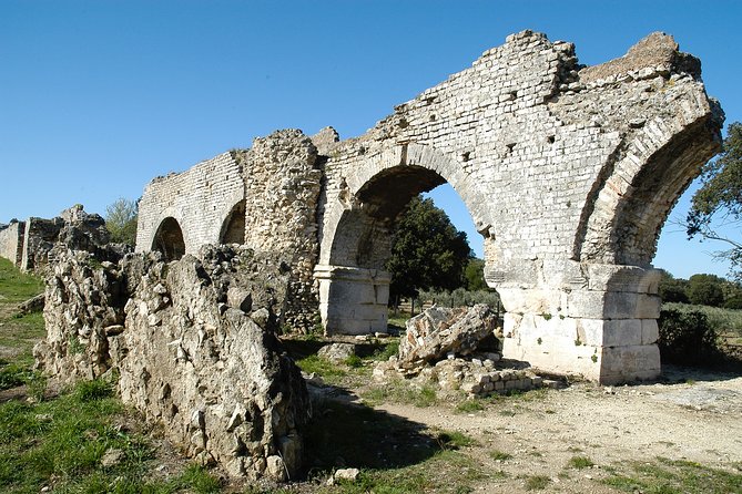 4x4 safari - 4h Alpilles Provence - Departure from Arles - Leaving Arles for the limestone hills