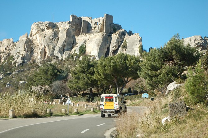 4x4 safari - 4h Alpilles Provence - Departure from Arles - A guide-led view of local history