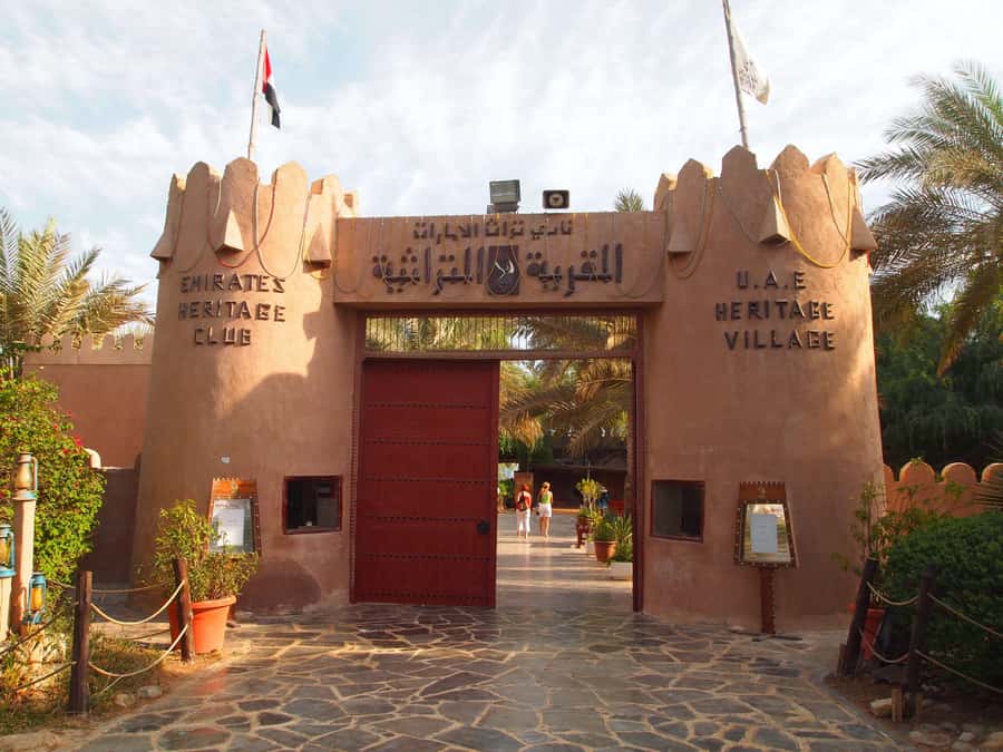 Abu Dhabi: City Tour and Desert Safari Package - Sunset, dinner, and two kinds of dancing