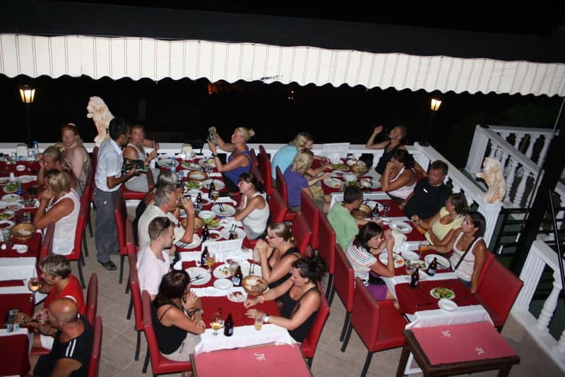 Alanya: Sunset Night Safari with Boat Trip with Dinner - Dinner, swimming, and the final shows