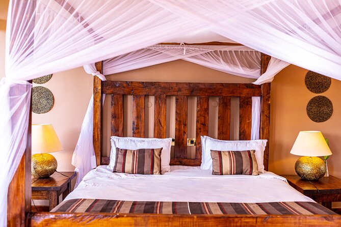 Big Five Classic Safari in Tanzania **Sustainable Travel approach - Day 5: Down into Ngorongoro Crater