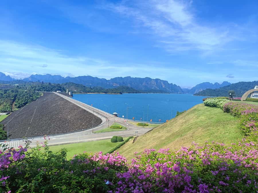 Cheow Larn Lake - Hiking - Cave Explore - Wildlife Safari - Kayaking and lunch at the floating raft house