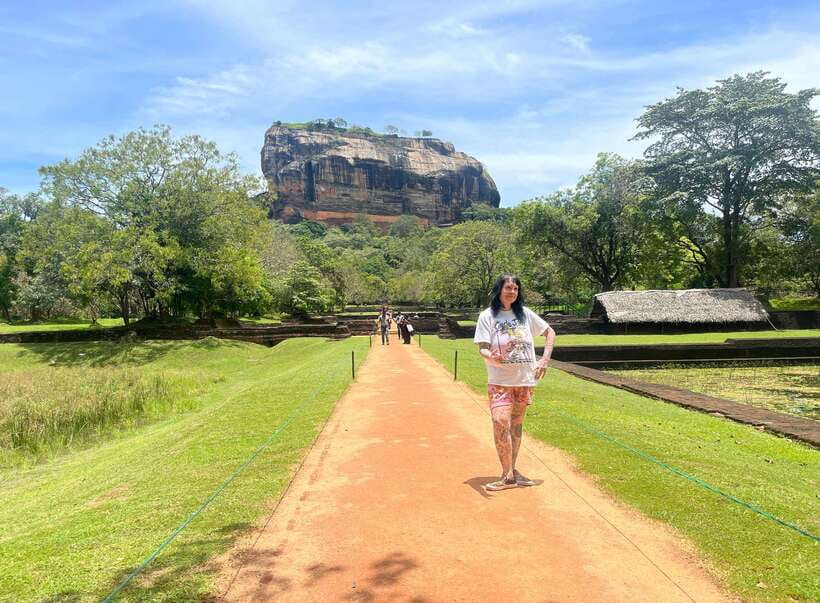 Colombo/Negombo: Sigiriya, Dambulla, and Minneriya Safari - Dambulla Cave Temple: an atmospheric first stop
