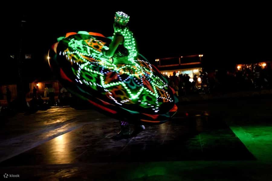 Dubai: Desert Safari with BBQ Dinner - Belly dancing, Tanoura, and a fire show