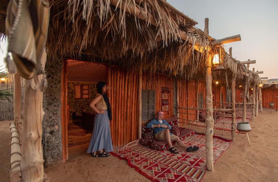 Dubai: Heritage Desert Safari wtih Overnight and Breakfast - Sunset falconry with tea in the dunes