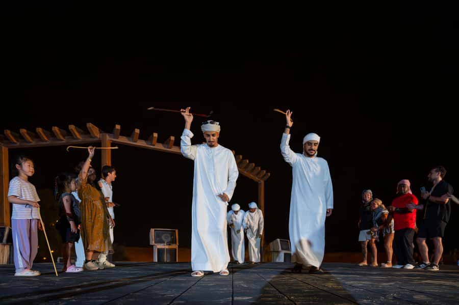Dubai: Overnight Safari with Luxury Dome Stay & Stargazing - Sunrise, oasis time and breakfast
