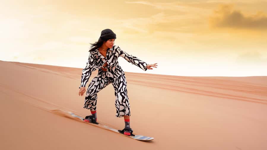 Dubai Waves & Dunes: Luxury Yacht Cruise w/ Red Dunes Safari - The 45-minute 4x4 ride across Lahbab