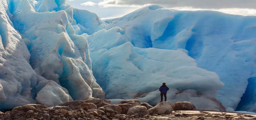 El Calafate: Safari Azul Los Glaciares Trekking Tour - Sailing across Lago Rico to the glacier