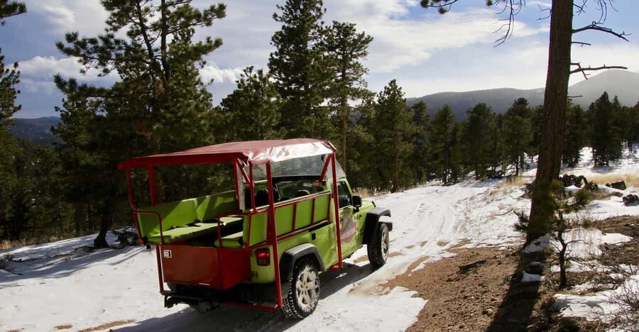 Estes Park: Rocky Mountain National Park Safari Tour - The small group and the Jeep setting