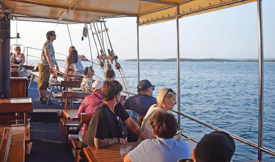 Fazana: Dolphin Finder in Brijuni islands Safari with Dinner - Dinner at Your Own Table