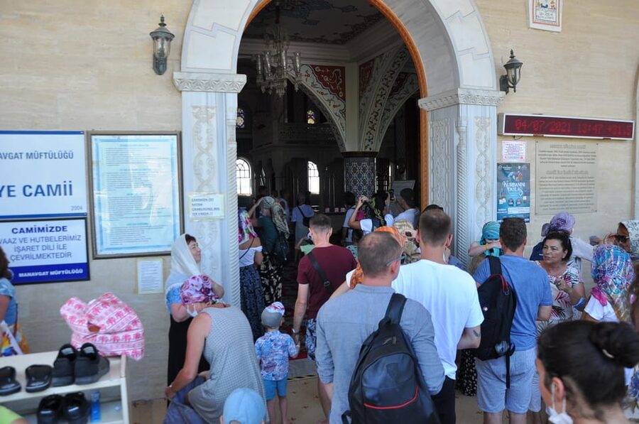 From City of Side: Cabrio Bus Safari & Boat Tour with Lunch - Guides, languages, and group organization
