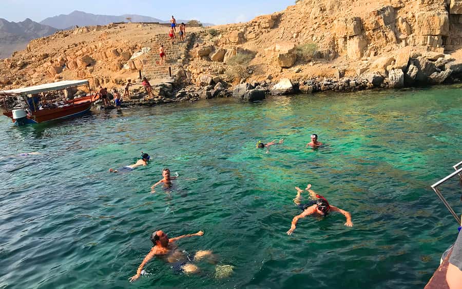 From Dubai: Musandam Khasab Tour with Boat Trip and Safari - Lunch and the switch from sea to mountain