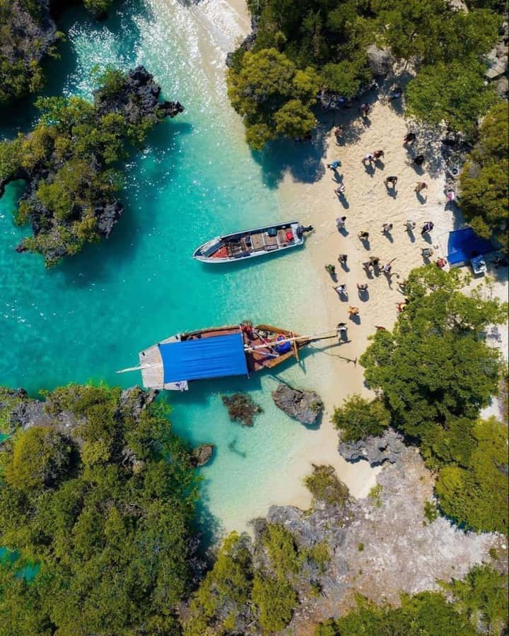 From Zanzibar: Safari Blue Snorkeling Trip with Lunch - Lunch on the island