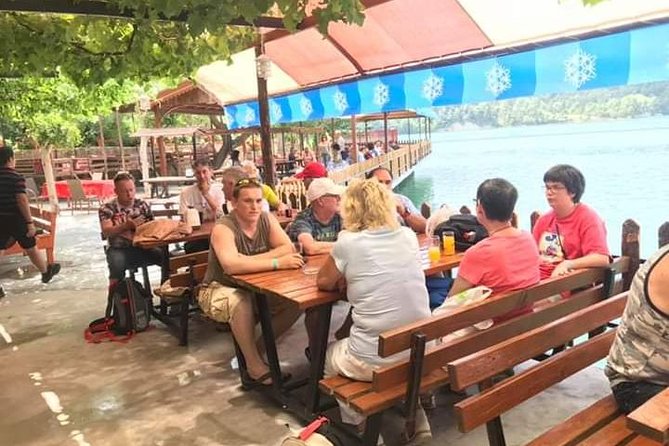 Green Canyon Jeep and Boat Tour with Lunch - A simple lunch by the water