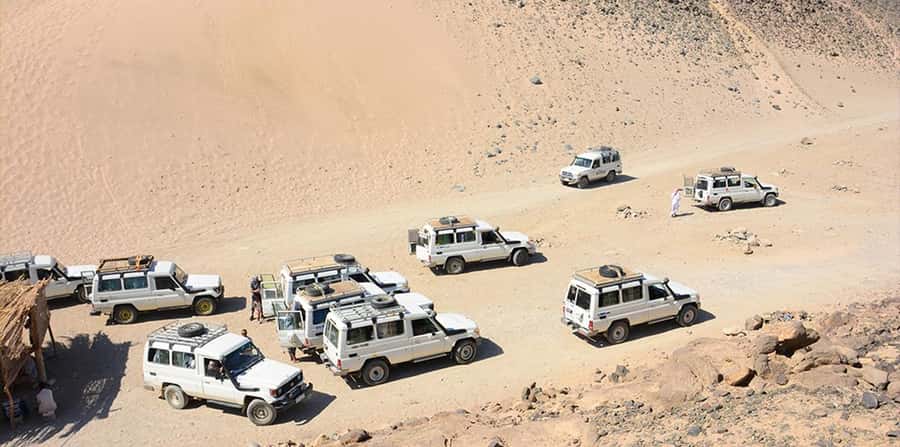 Hurghada: Safari Jeep, Buggy, Camel, Quad, Bedouin Dinner - The 4WD ride into the Hurghada desert