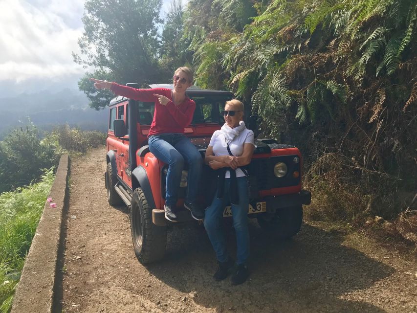 Jeep Tour Santana to East-Side - Santana’s straw houses and a waterfall stop