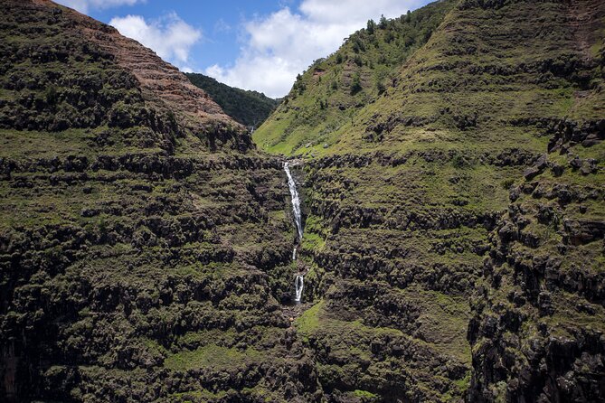Kauai Deluxe Waterfall Safari: Helicopter Tour - The Na Pali Coast is the main event