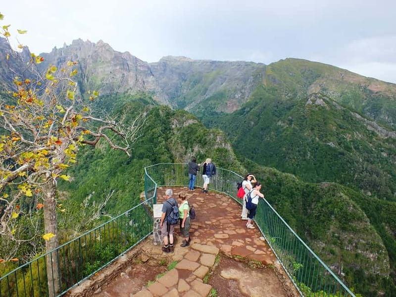 Madeira: Santana Jeep Safari and Referta Levada Walk - Guides make the difference
