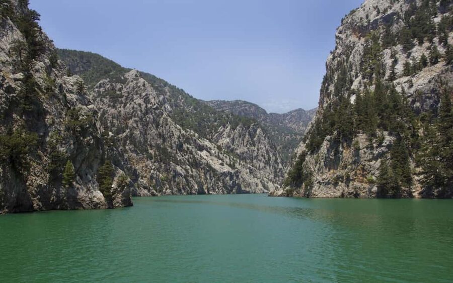 Magnificent Combo: Cabrio Safari and Green Canyon Boat Tour - A lively start in the cabrio