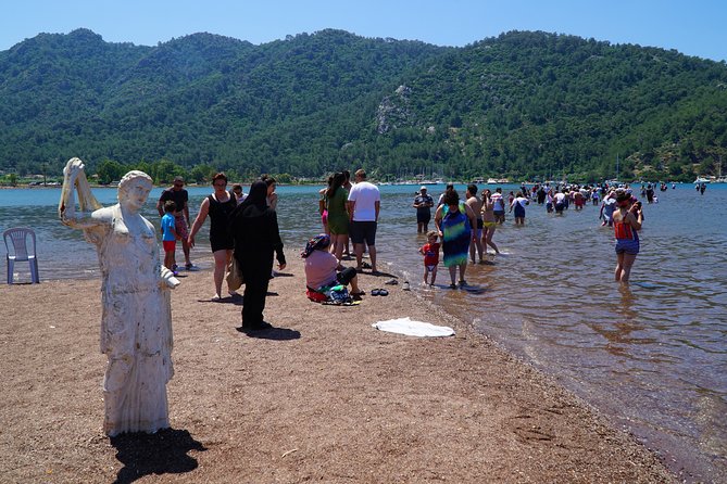 Marmaris: Jeep Safari, Turgut Waterfall, Jesus Beach w/Lunch - The water fight: fun, wet, and not really optional