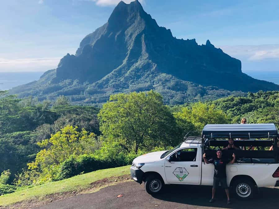 Moorea:4X4 safari excursion between land and sea with lunch - Starting with Moorea’s mountain roads
