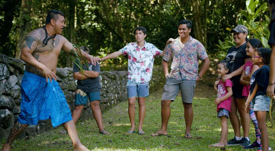 Moorea: Half-Day Open-Air 4WD Safari with Hotel Transfers - Fruit tastings and the local distillery