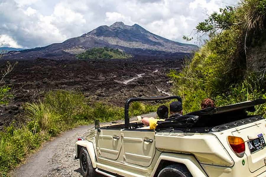 Mount Batur: Private Volkswagen Volcano Safari - Natural hot springs with mountain views