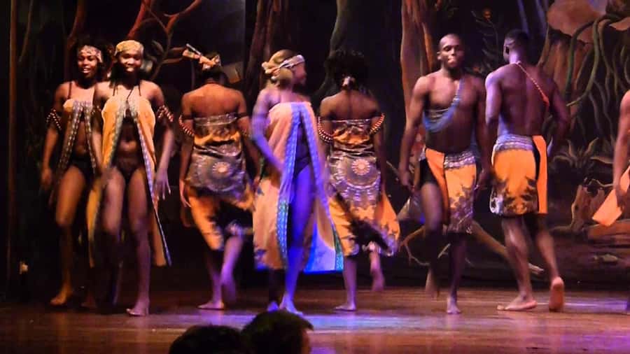 Nairobi: Cabaret Show with Dinner at Safari Park Hotel - The evening starts with hotel pickup