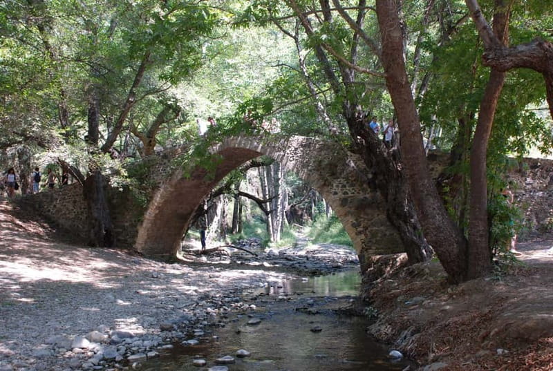 Paphos: Troodos-Kykkos Land Rover Treasure Jeep Safari - Crossing the old Venetian bridge