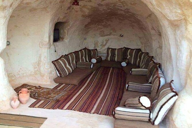 Private 2 Days Jeep Safari to White Desert and Bahariya Oasis - Crystal Mountain and the strange shapes of Agabat