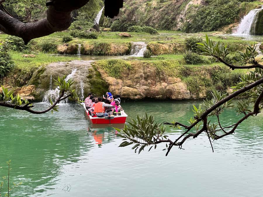 Salalah: Wadi Darbat, Jabal Samhan, Baobab, Mirbat Sand Dune - Tawi Attair gives the route a dramatic change