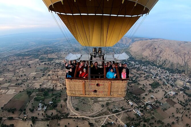 SkyWaltz Hot Air Balloon Safari - The People Handling the Flight