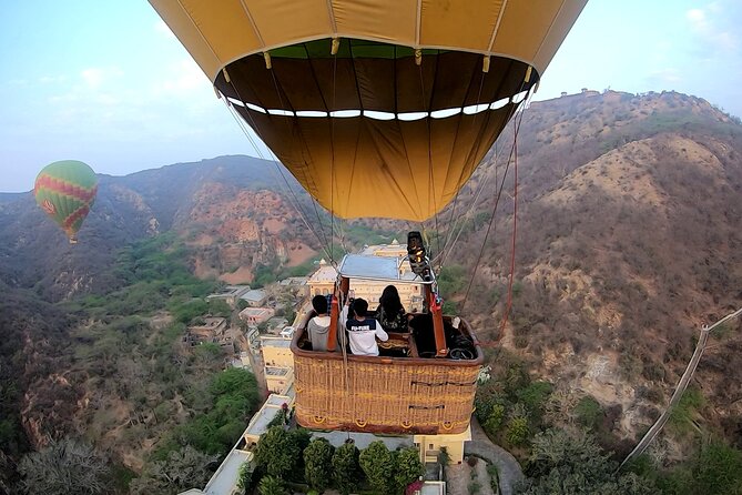 SkyWaltz Hot Air Balloon Safari - Who Will Enjoy This Most?