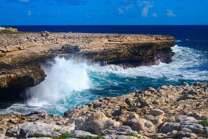 SoCoHo Jeep Safari - Historical Sites - Lunch - Beach - A half-day route that gives you Antigua in broad strokes