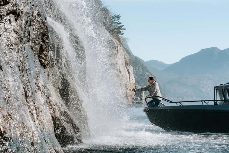 Stavanger: Boat Safari to Lysefjord and Preikestolen - What the guide adds to the two hours
