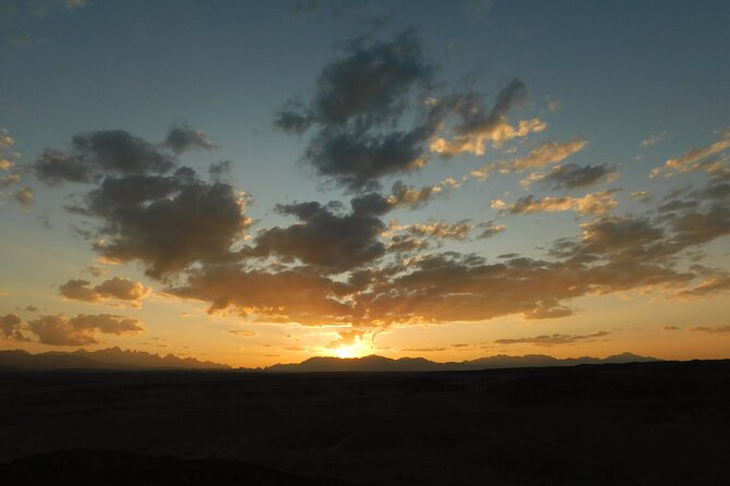 Sunset Safari trip by Jeep - Meeting Bedouin life over tea and bread