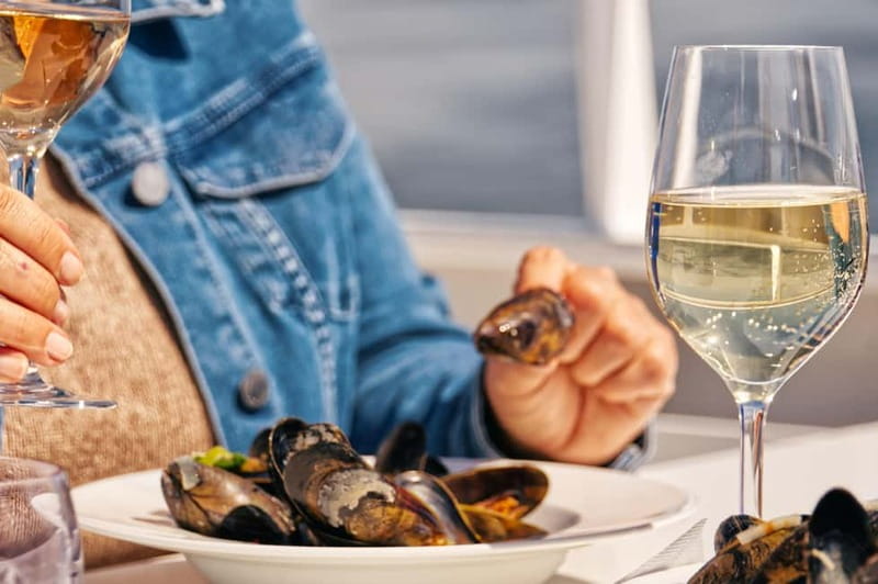 Sylt: Shell safari with boat | incl. Mussel tasting & 1 glass of wine - Why a mussel farm makes a good boat trip